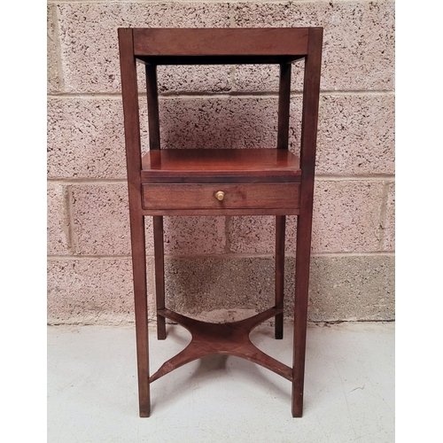 186 - A NEATLY SIZED GEORGIAN STYLE LAMP TABLE/SIDE TABLE, with a single dove tail jointed drawer to the b... 