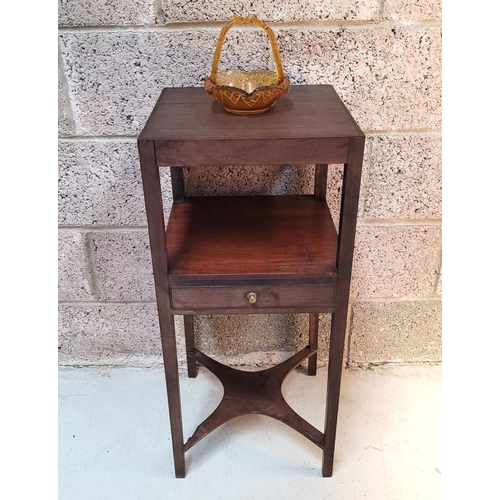 186 - A NEATLY SIZED GEORGIAN STYLE LAMP TABLE/SIDE TABLE, with a single dove tail jointed drawer to the b... 