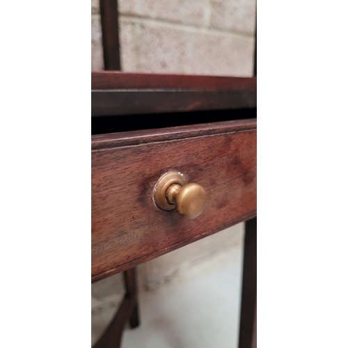 186 - A NEATLY SIZED GEORGIAN STYLE LAMP TABLE/SIDE TABLE, with a single dove tail jointed drawer to the b... 