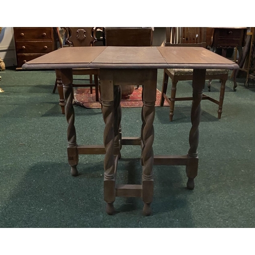 200 - A 1920'S OAK BARLEY TWIST DROP-LEAF TABLE, 66cm high x 80cm extended approx