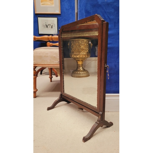 205 - A GOOD QUALITY LATE 19TH / EARLY 20TH CENTURY MAHOGANY VANITY SWING TABLE MIRROR, the mirror is fram... 