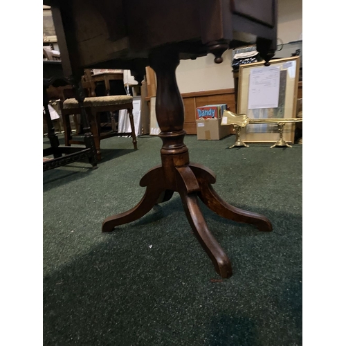 206 - A FINE MAHOGANY DROP LEAF WORK / SIDE TABLE, with one panelled drawer, supported by carved pod base ... 