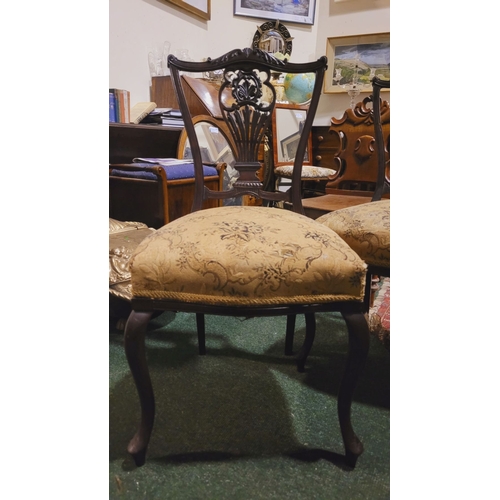 207 - A GOOD QUALITY SET OF FOUR EDWARDIAN DINING CHAIRS, each with a carved & pierced splat back & carved... 