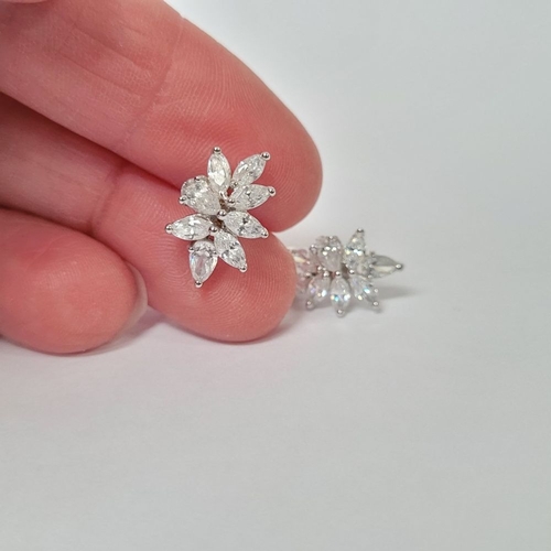 21 - A STUNNING PAIR OF 18CT WHITE GOLD MARQUISE CUT WHITE SAPPHIRE EARRINGS, a beautiful pair of earring... 