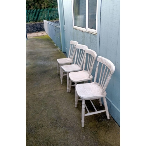 224 - A SET OF FOUR PAINTED WINSOR STYLE DINING ROOM CHAIRS, with curved backrests and spindleback, two tu... 