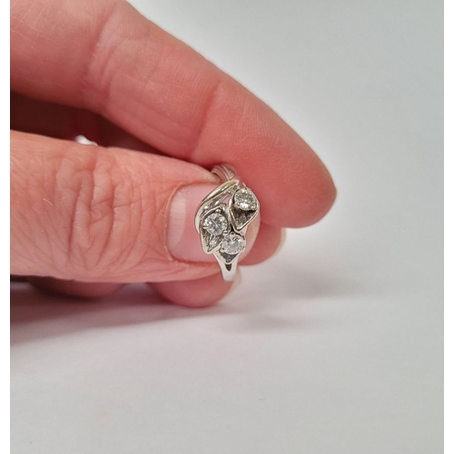 24 - A BEAUTIFUL MID-CENTURY 14CT WHITE GOLD DIAMOND RING, the stones set in beautifully crafted lily flo... 