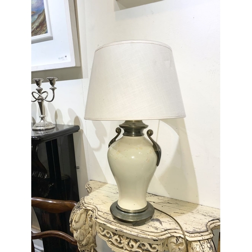 240 - A GOOD VINTAGE URN TABLE LAMP, with scroll handles to sides, body of bulbous form and circular platf... 