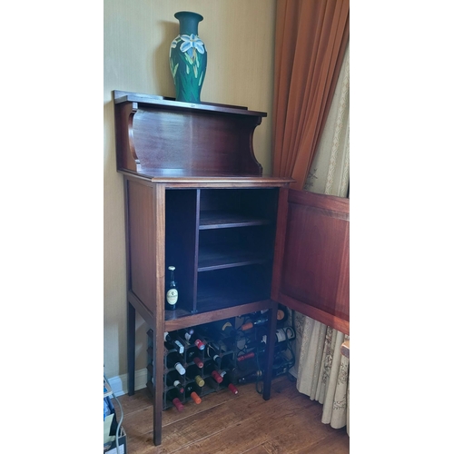 25 - A GOOD QUALITY EARLY 20TH CENTURY TALL CABINET, with a high gallery back having a single shelf raise... 