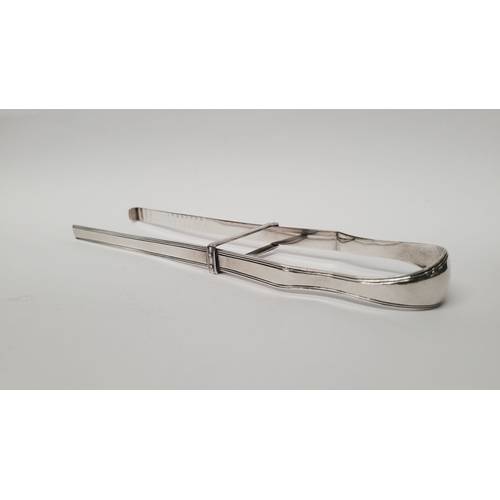 28 - A VERY GOOD QUALITY IRISH GEORGE III LATE 18TH CENTURY SILVER ASPARAGUS TONGS, circa 1785, with Iris... 