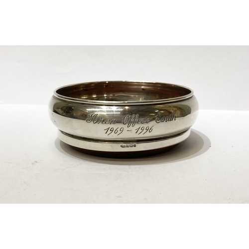 281 - A SMALL SILVER WINE COASTER, Hallmarked Maker W I Broadway & Co, Birmingham, c.1994. Silver with har... 