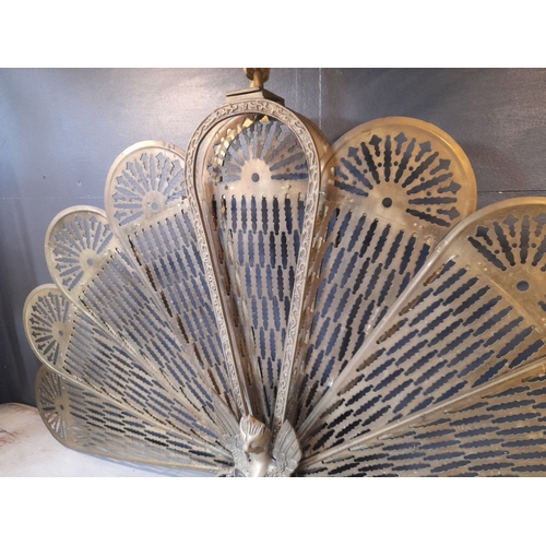 306 - A GOOD QUALITY FOLDING VINTAGE BRASS PEACOCK FAN FIRE SCREEN / GUARD, in very good condition; great ... 