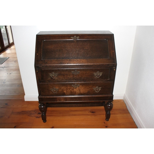 316 - A GOOD QUALITY ANTIQUE MAHOGANY FALL FRONT SECRETAIRE DESK, the interior with compartments including... 