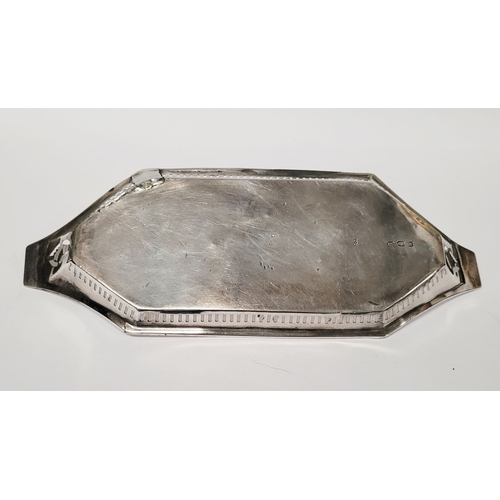 32 - A LATE 18TH CENTURY IRISH SILVER GEORGE III SNUFFER TRAY, with a date letter for 1798, and maker’s m... 