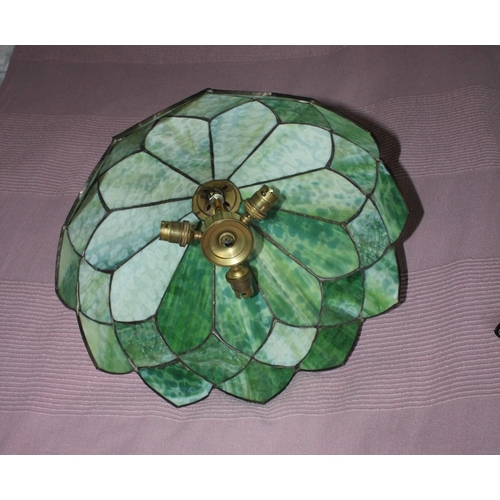 334 - A BEAUTIFUL STAINED GLASS HANGING LAMPSHADE, the shade having panels of coloured green glass, dimens... 