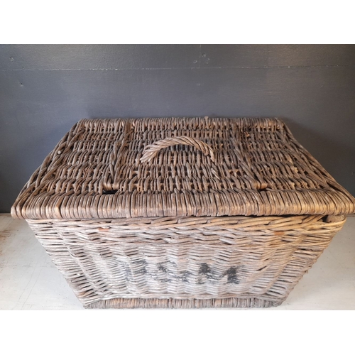 349 - A NICE VINTAGE FORTNUM & MASON HAMPER BASKET, in very good condition. Dimensions: 51cm wide x 32cm h... 