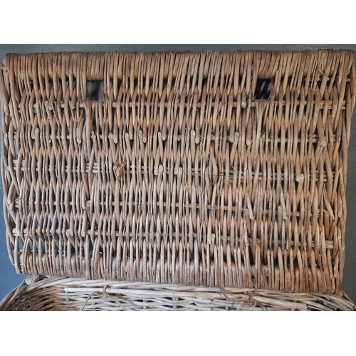 349 - A NICE VINTAGE FORTNUM & MASON HAMPER BASKET, in very good condition. Dimensions: 51cm wide x 32cm h... 