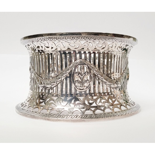 36 - A VERY FINE EARLY 20TH CENTURY LARGE IRISH SILVER DISH RING, by the maker Charles Lamb. The body wit... 