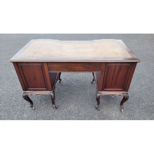 360 - AN EARLY 20TH CENTURY 7 DRAWER LEATHER TOPPED DESK, the top serpentine in shape with inset tooled le... 