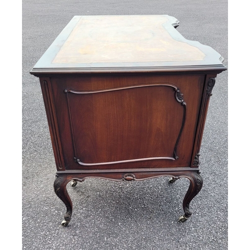 360 - AN EARLY 20TH CENTURY 7 DRAWER LEATHER TOPPED DESK, the top serpentine in shape with inset tooled le... 