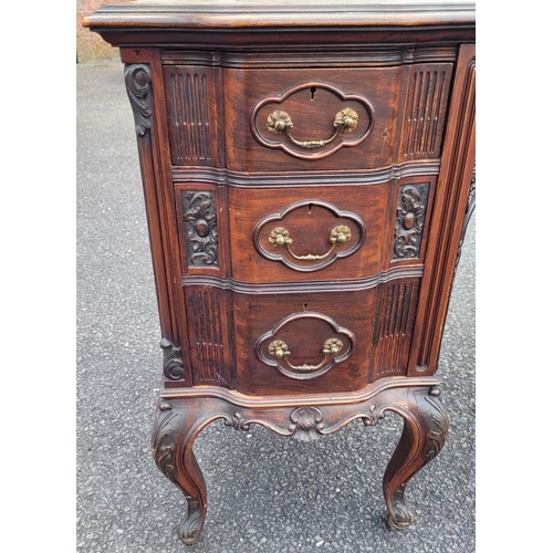 360 - AN EARLY 20TH CENTURY 7 DRAWER LEATHER TOPPED DESK, the top serpentine in shape with inset tooled le... 