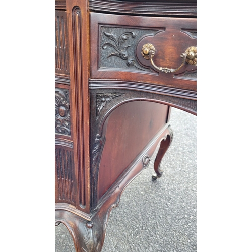 360 - AN EARLY 20TH CENTURY 7 DRAWER LEATHER TOPPED DESK, the top serpentine in shape with inset tooled le... 