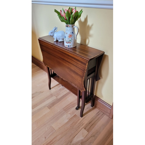 362 - A GOOD QUALITY MAHOGANY DROP LEAF SUTHERLAND TABLE, with shaped top having crossbanded detail to the... 