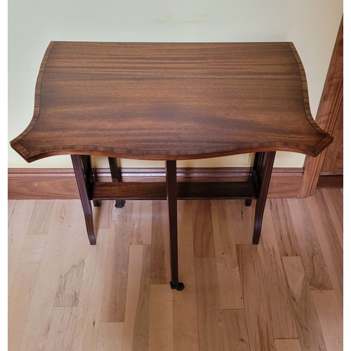 362 - A GOOD QUALITY MAHOGANY DROP LEAF SUTHERLAND TABLE, with shaped top having crossbanded detail to the... 