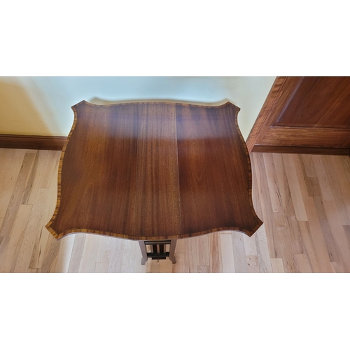 362 - A GOOD QUALITY MAHOGANY DROP LEAF SUTHERLAND TABLE, with shaped top having crossbanded detail to the... 