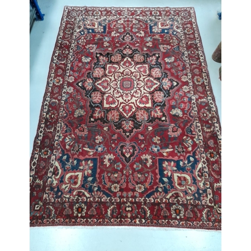 367 - A GOOD PERSIAN BAKHTIARI RUG, hand knotted, in the distinctive Bakhtiari design featuring central fl... 