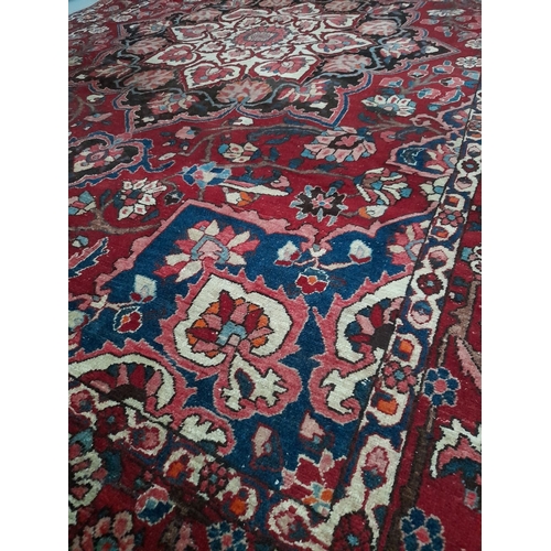 367 - A GOOD PERSIAN BAKHTIARI RUG, hand knotted, in the distinctive Bakhtiari design featuring central fl... 