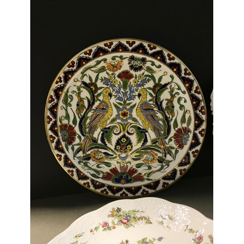 371 - A MIXED DECORATIVE PLATE LOT, to include hand-painted Ceramica Olympia plate, Monbijou Bavaria plate... 