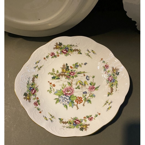 371 - A MIXED DECORATIVE PLATE LOT, to include hand-painted Ceramica Olympia plate, Monbijou Bavaria plate... 