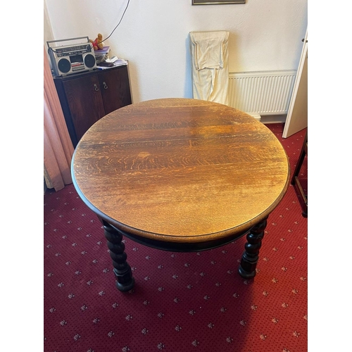 376 - A GOOD OVAL MAHOGANY EXTENDING DINING TABLE, on barley twist leg and bun feet. Dimensions: 150cm dee... 