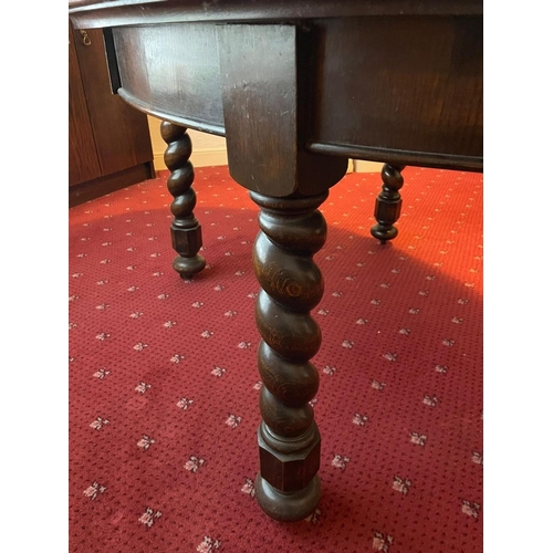 376 - A GOOD OVAL MAHOGANY EXTENDING DINING TABLE, on barley twist leg and bun feet. Dimensions: 150cm dee... 