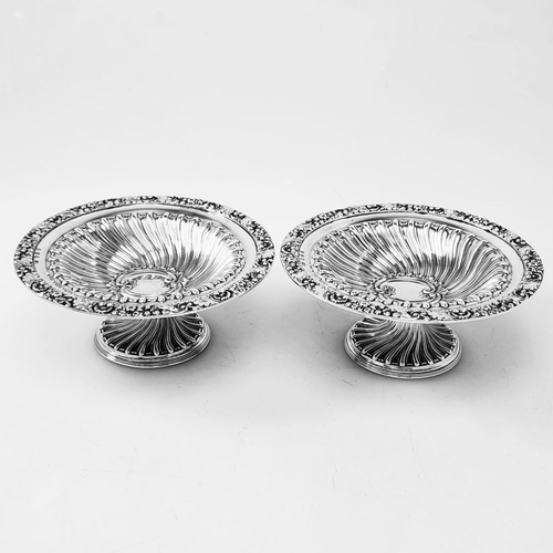 38 - AN EXCEPTIONAL PAIR OF IRISH VICTORIAN SILVER FRUIT DISHES, Made in Dublin, Makers Mark MH, 1892. Th... 