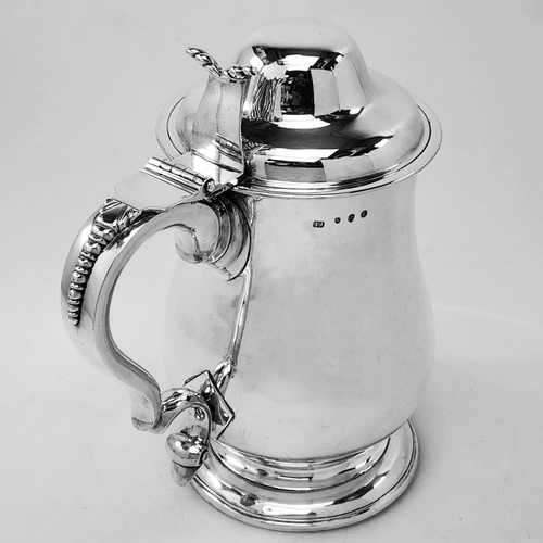 5 - AN EXCELLENT 18TH CENTURY IRISH OVERSIZED SILVER TANKARD, the double c-scroll handle with design in ... 