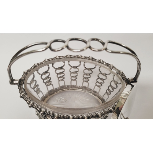 58 - A VERY GOOD QUALITY EARLY 20TH CENTURY SHEFFIELD SILVER & GLASS PRESERVE BASKET POT, the body with i... 