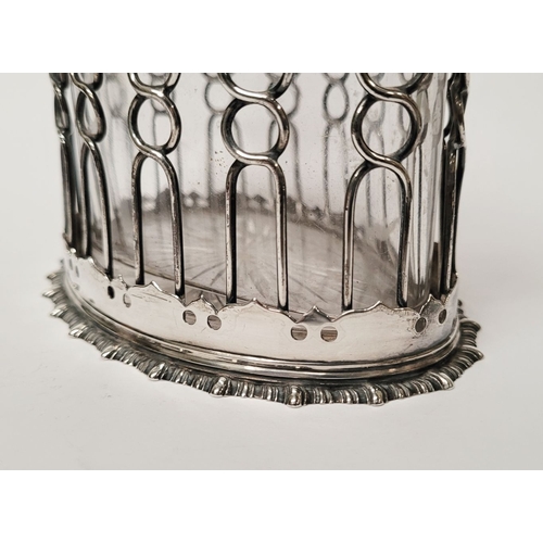 58 - A VERY GOOD QUALITY EARLY 20TH CENTURY SHEFFIELD SILVER & GLASS PRESERVE BASKET POT, the body with i... 