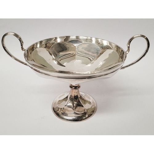 59 - AN ELEGANT EARLY 20TH CENTURY SILVER COMPORT DISH, with scrolling handles on each side, the body wit... 