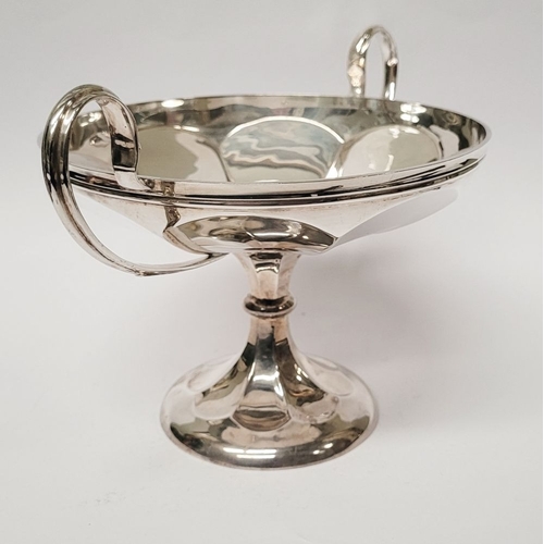 59 - AN ELEGANT EARLY 20TH CENTURY SILVER COMPORT DISH, with scrolling handles on each side, the body wit... 