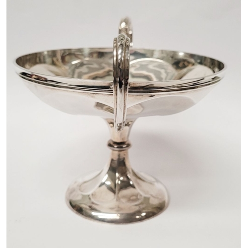 59 - AN ELEGANT EARLY 20TH CENTURY SILVER COMPORT DISH, with scrolling handles on each side, the body wit... 