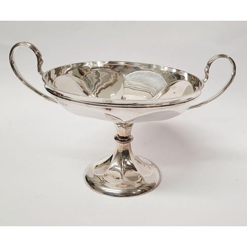 59 - AN ELEGANT EARLY 20TH CENTURY SILVER COMPORT DISH, with scrolling handles on each side, the body wit... 