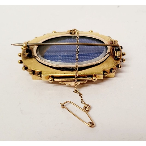 61 - A VERY BEAUTIFUL CASED LATE 19TH CENTURY GOLD & DIAMOND MOURNING BROOCH, circa 1880, 5 x 3.5 x 1cm.