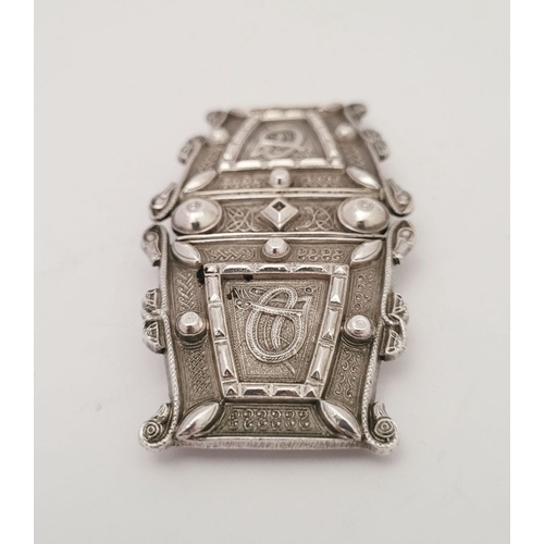 84 - AN UNUSUAL IRISH SILVER CELTIC MOTIF CLOAK BUCKLE, circa 1880, impressed with Dublin & retailer mark... 