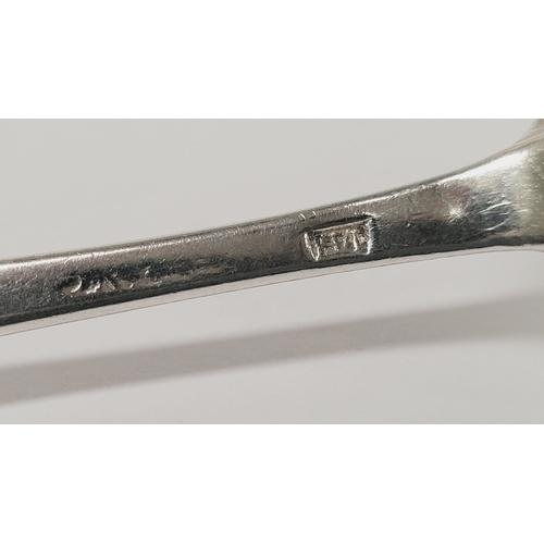 89 - AN IRISH, CORK, LATE 18TH CENTURY SILVER DESSERT SPOON, of simple form with an engraved lion crest t... 