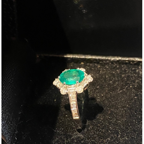 55 - A STRIKING ART DECO STYLE 18CT WHITE GOLD COLUMBIAN EMERALD AND DIAMOND CLUSTER RING, with central o... 