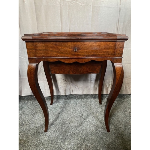 10 - A BEAUTIFUL ROSE WOOD SERPENTINE SHAPED SIDE TABLE / WORKS TABLE, with raised lip to the shaped top,... 