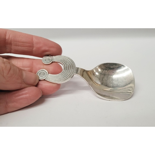 163 - AN IRISH SILVER CADDY SPOON, Hallmarked Maker Thomas O'Connor & Sons Ltd, Dublin c.1973. With Glensh... 