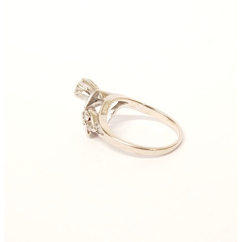 33 - A LOVELY VINTAGE 14CT WHITE GOLD TRI-STONE DIAMOND RING, the setting is really beautiful with a pair... 