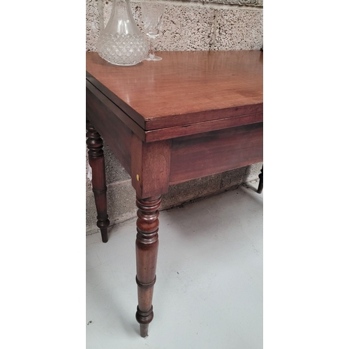 39 - AN IRISH 19TH CENTURY MAHOGANY FOLD OVER DINING / TEA TABLE, with brass hinges to the back of the fo... 